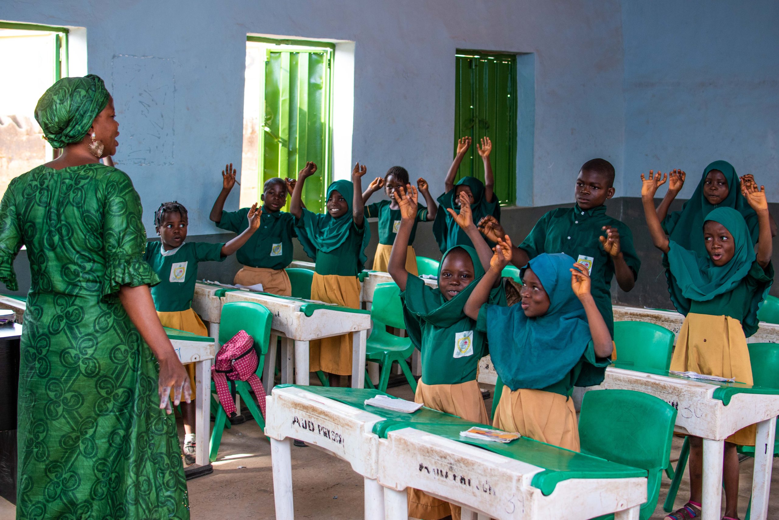 A KwaraLEARN teacher and her pupils in class.